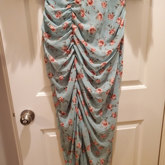Body con midi dress, modest floral, puff sleeve - Picture 5 of 5